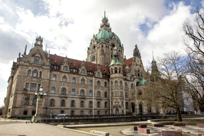 Rathaus Hannover - mit Bogenaufzug geht es hoch in die Kuppel