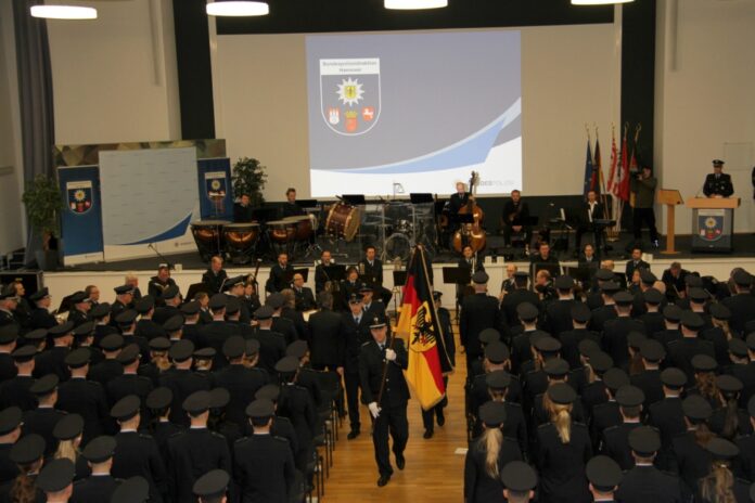 Vereidigung/Die Bundespolizeidirektion Hannover begrüßt feierlich 184 neue Kolleginnen und Kollegen.