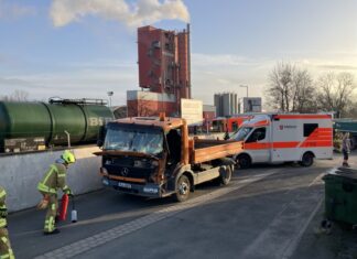 Misburg-Süd: Verkehrsunfall zwischen zwei LKW Hannover-Misburg-Süd: Verkehrsunfall zwischen zwei LKW.