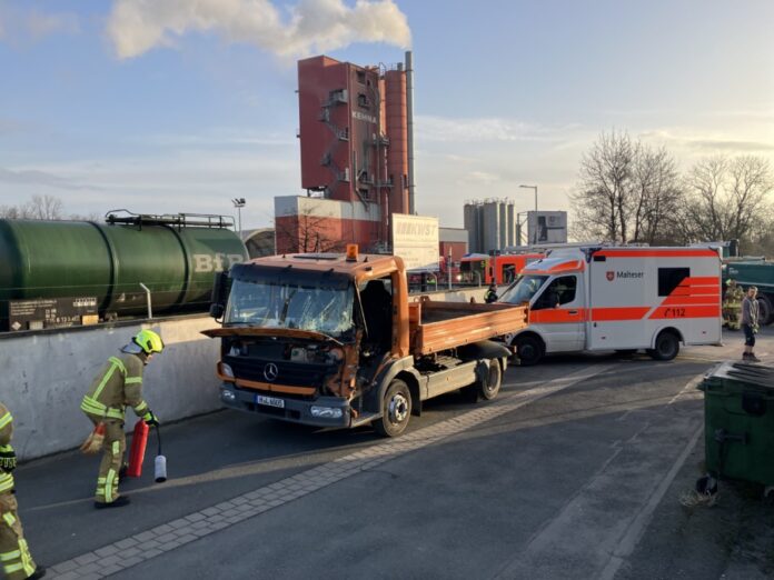 Hannover-Misburg-Süd: Verkehrsunfall zwischen zwei LKW.