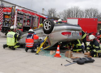 Gemeinsamer Ausbildungstag der Feuerwehr Celle mit der Johanniter-Akademie Während der Ausbildung