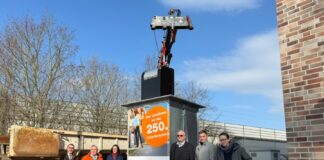 aha baut 250. Unterflurbehälter ein