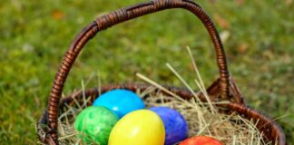 Ostereier im Osterkorb