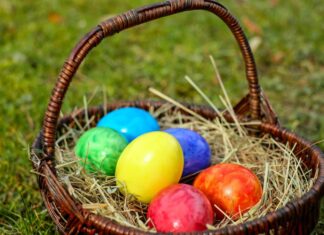 Mythen rund um das (Oster) Ei Ostereier im Osterkorb