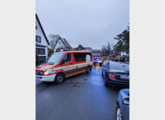Starke Rauchentwicklung sorgt für Feuerwehreinsatz Ortsfeuerwehr Langenhagen beim Einsatz an der Rathenaustraße.