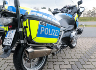 Pferderennen am 1. Mai: Polizei warnt vor Verkehrsbehinderungen Polizei / Polizeimotorrad