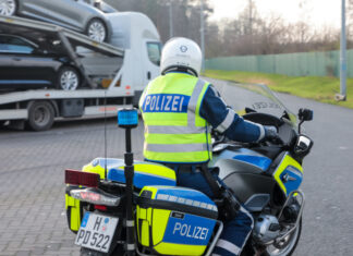 Polizei Hannover kontrolliert Kleintransporter auf der A7 – zahlreiche Verstöße festgestellt Symbolbild: Polizei / Polizeimotorrad / Polizeikontrolle