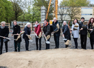 Erster Spatenstich für Erweiterungsneubau an der Grundschule Engelbostel 1. Spatenstich - GS Engelbostel