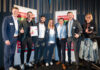 Freuen Sich über die Auszeichnung (v. l.): Maximilian Wilke (Warenannahme), Fabian Fräulin (Geschäftsführer), Sherzad Fachri (Abteilungsleiter O&G), Daniela Herold (Abteilungsleiterin Trockensortiment), André Fiolek (Marktleiter), Sebastian Cramer (Geschäftsführer) und Karina Caspers (Chefredakteurin der Rundschau für den Lebensmittelhandel).