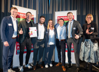 EDEKA Center Cramer ist erneut Landessieger beim Deutschen Fruchtpreis 2024 Freuen Sich über die Auszeichnung (v. l.): Maximilian Wilke (Warenannahme), Fabian Fräulin (Geschäftsführer), Sherzad Fachri (Abteilungsleiter O&G), Daniela Herold (Abteilungsleiterin Trockensortiment), André Fiolek (Marktleiter), Sebastian Cramer (Geschäftsführer) und Karina Caspers (Chefredakteurin der Rundschau für den Lebensmittelhandel).