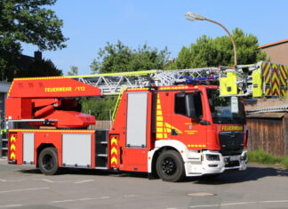 Ortsfeuerwehr Garbsen stellt neue Drehleiter offiziell in Dienst Ortsfeuerwehr Garbsen stellt neue Drehleiter offiziell in Dienst.