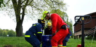 Auslandseinheit von DLRG und THW trainiert an der Weser den Einsatz im Hochwasser
