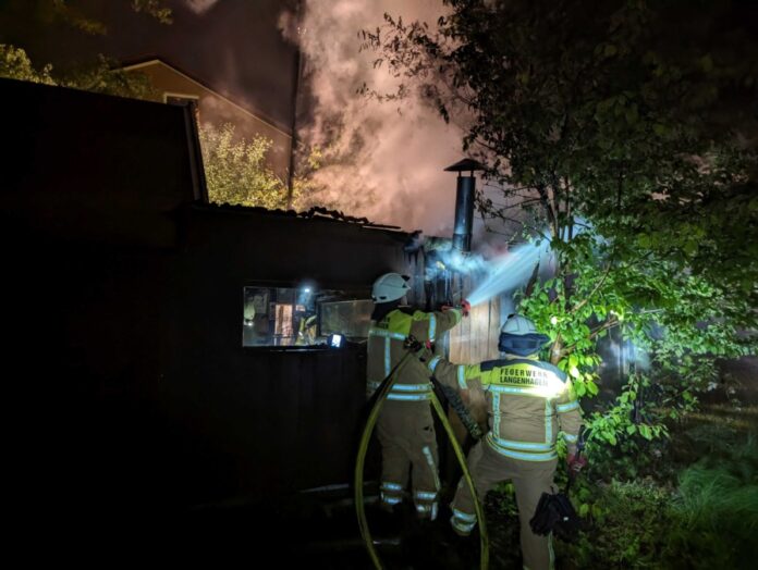 Feuerwehreinsatz für Kaltenweide: Laubenbrand im Ernst-Hugo-Weg