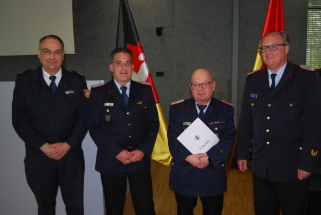 Ehrenmitgliedschaft (von links nach rechts): Christoph Bahlmann, Michael Psarrianos, Helmuth Linnemann u. Karl-Heinz Mensing