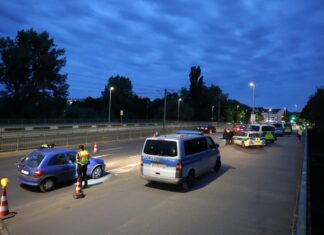 Ricklingen/Stöcken: Polizei Hannover ahndet zahlreiche Verkehrsverstöße bei Großkontrollen Polizei Hannover ahndet zahlreiche Verkehrsverstöße bei Großkontrollen
