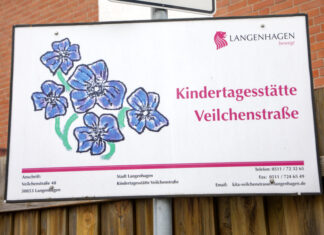 Sommerfest in der Kita Veilchenstraße am 1. Juni 2024 Hinweisschild: Kita Veilchenstraße Langenhagen