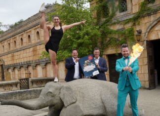 Erlebnis-Zoo: Nacht der Erlebnisse mit Stars vom Feuerwerk der Turnkunst startet im August Buntes Programm bei der Nacht der Erlebnisse_Sara Pommerening_Dominik Riebling_Andreas M. Casdorff und Cody Stone.