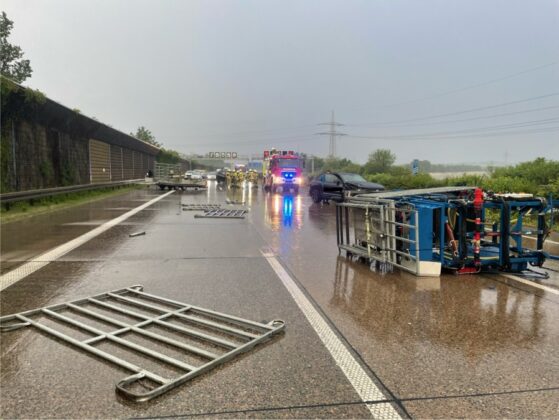 Starkregen verursacht Verkehrsunfall auf der A7.v
