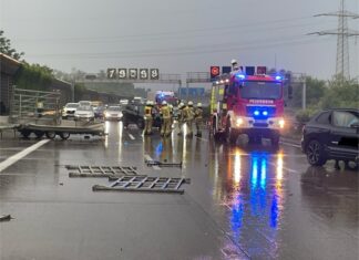 A7: Starkregen als Ursache Verkehrsunfall Starkregen verursacht Verkehrsunfall auf der A7.