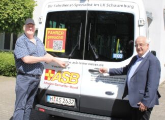 Gleiche Leistung, bewährter Service, neuer Name Vorsitzender Dr. Friedbert Mordfeld (rechts) und Geschäftsführer Jens Meier sind erfreut über die stetige Weiterentwicklung des ASB-Verbandes, der nun auch mit dem neuen Namen ASB-Regionalverband Leine-Weser Rechnung getragen wird.