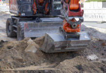 Bauarbeiten im Pelikanviertel: Vollsperrung der Podbielskistraße auf Höhe Pelikan- und Raabestraße Bagger/Straßenbau/Baustelle
