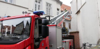 Während der Ausbildung zwischen dem Altem Rathaus und der Stadtkirche.