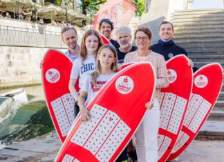 Sparkassen-Surfjugend feiert offizielle Premiere Sparkassen-Sufjugend-Leinewelle