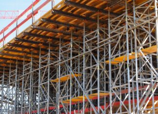 Dachsanierung der Grundschule Kaltenweide abgeschlossen Gerüst / Baustelle