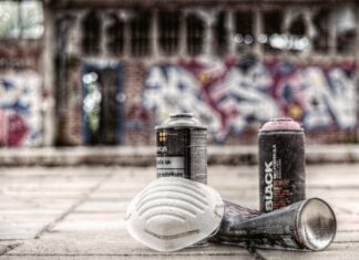 Vinnhorst: Jugendliche Graffitisprayer durch Bundespolizisten auf frischer Tat erwischt Graffitisprayer