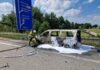 A352: PKW brennt vollständig aus