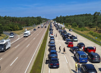 Schwerer Verkehrsunfall auf der A7 bei Berkhof führte zu stundenlanger Vollsperrung Verkehrsunfall/Autobahn/Vollsperrung