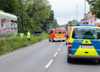 Zwei Verletzte bei Verkehrsunfall in Hannover Vinnhorst Unfall Schulenburger Landstraße