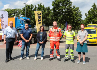 Sicherer Start in die Sommerferien-Reisezeit Pünktlich zu den Sommerferien und dem damit verbundenen Reiseverkehr gaben die Johanniter-Stauhelfer, ADAC-Engel und die Autobahn GmbH heute wertvolle Tipps zu Reisevorbereitung und Sicherheit