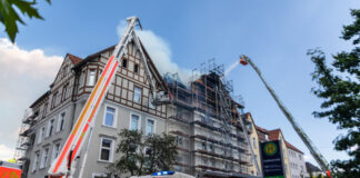 Feuerwehr im Großeinsatz: Dachstuhlbrand in Hannover-Vahrenwald