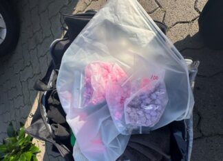 Zwei große Drogenaufgriffe in 12 Stunden Zwei Kontrollen dabei fünf Festnahmen und insgesamt fast sieben Kilogramm Drogen beschlagnahmt