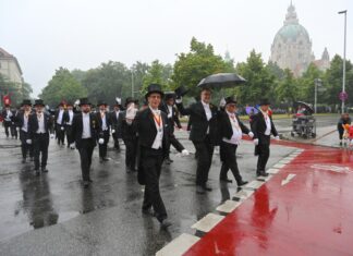 Rund 50.000 Zuschauende beim Schützenausmarsch in Hannover Schützenausmarsch 2024 Hannover