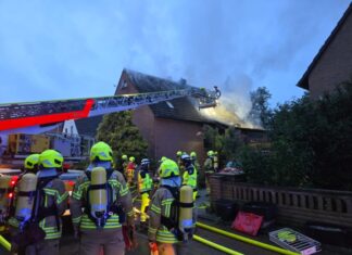 Drei leicht Verletzte bei Wohnhausbrand Hannover: Drei leicht Verletzte bei Wohnhausbrand