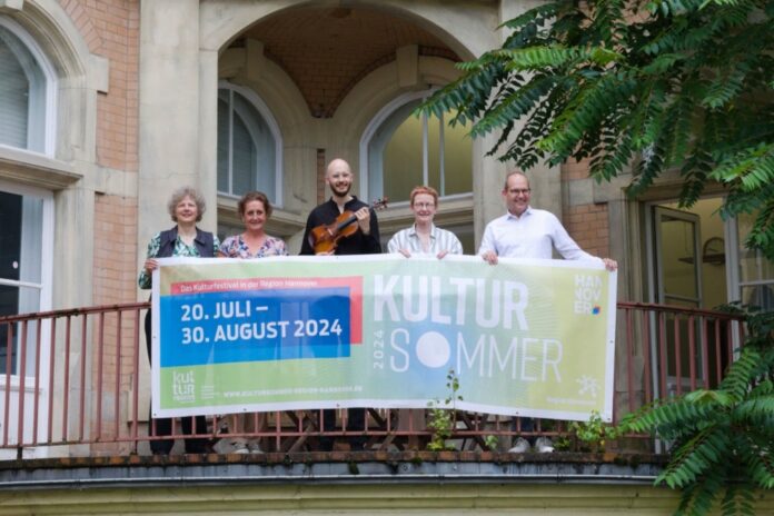 Pressekonferenz zum Kultursommer 2024: vo.li.: Friederike Kohn, Sandra van de Loo, Moritz Ter-Nedden, Stefanie Schulz, Ulf-Birger Franz.