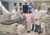 vo.li.: Klinikdirektor Professor Dr. Heiner Wedemeyer, PD Dr. Henrike Lenzen, MHH-Vizepräsident Professor Dr. Frank Lammert sowie Professor Dr. Benjamin Heidrich.