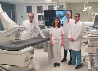 Neue Röntgenanlage stärkt die Patientenversorgung in der Klinik für Gastroenterologie, Hepatologie, Infektiologie und Endokrinologie vo.li.: Klinikdirektor Professor Dr. Heiner Wedemeyer, PD Dr. Henrike Lenzen, MHH-Vizepräsident Professor Dr. Frank Lammert sowie Professor Dr. Benjamin Heidrich.