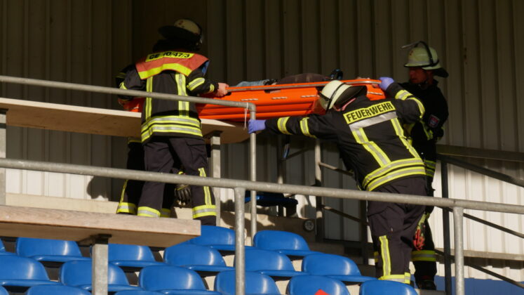 Rettungsdienst und Feuerwehr üben gemeinsam einen Massenanfall an Verletzten