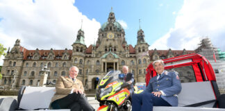 Präsident Volker Bescht (JUH), Ministerpräsident Stefan Weil, Präsident Georg Khevenhüller (MHD)