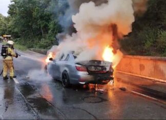 PKW in Vollbrand – Godshorner Straße für ca. 3 Stunden gesperrt PKW in Vollbrand