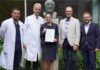 (von links) PD Dr. med. Elvis J. Hermann (Organspendeberater und Stellvertretender Direktor der Klinik für Neurochirurgie, MHH), Professor Dr. Frank Lammert (Vizepräsident MHH), Dr. Svitlana Ziganshyna (Ärztliche Leiterin der Stabsstelle Transplantationsbeauftragte, UKL) Dr. Frank Logemann (Transplantationsbeauftragter, MHH) und Danny Petzoldt, (Transplantationsbeauftragter, UKL).
