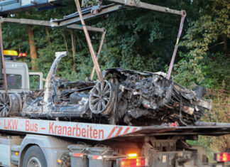 A2: Pkw kommt von der Fahrbahn ab und prallt gegen einen Baum Unfall A2 zwischen Kolenfeld und Rasthof Garbsen