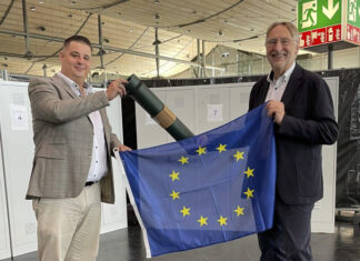 Bernd Lange MdEP spendet Yogamatten für ASB-Flüchtlingsarbeit