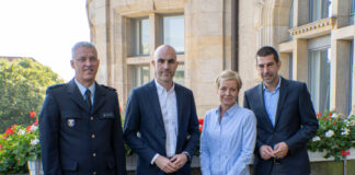 Von links: Michael Schuol, Präsident der Bundespolizeidirektion Hannover, Oberbürgermeister Belit Onay, Gwendolin von der Osten, Präsidentin der Polizeidirektion Hannover, und Dr. Axel von der Ohe, Hannovers Erster Stadtrat und Ordnungsdezernent.