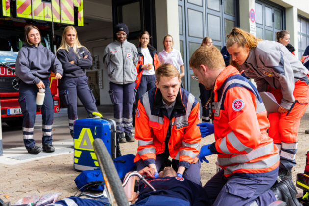 Traumatag 2024: Johanniter und Freiwillige Feuerwehr üben gemeinsam für den Ernstfall.