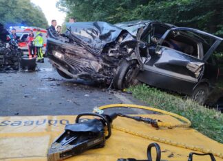 Frontalzusammenstoß auf der L282: Acht Personen bei Unfall verletzt Schwerer Verkehrsunfall mit 8 betroffenen Personen
