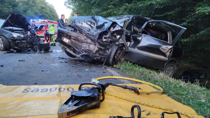 Schwerer Verkehrsunfall mit 8 betroffenen Personen